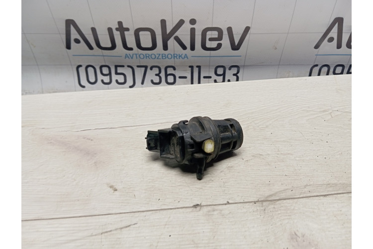 Насос омивача Toyota Camry V50 2011-2018 8533047010 Насос омивача Toyota Camry V50 2011-2018 8533047010