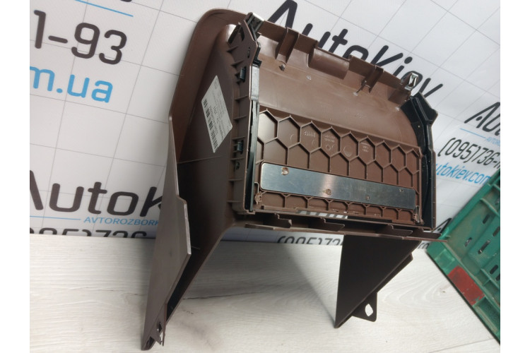 Захист підлокітника коричневий Audi A8 D4 2010-2017 4H0886828C Захист підлокітника коричневий Audi A8 D4 2010-2017 4H0886828C