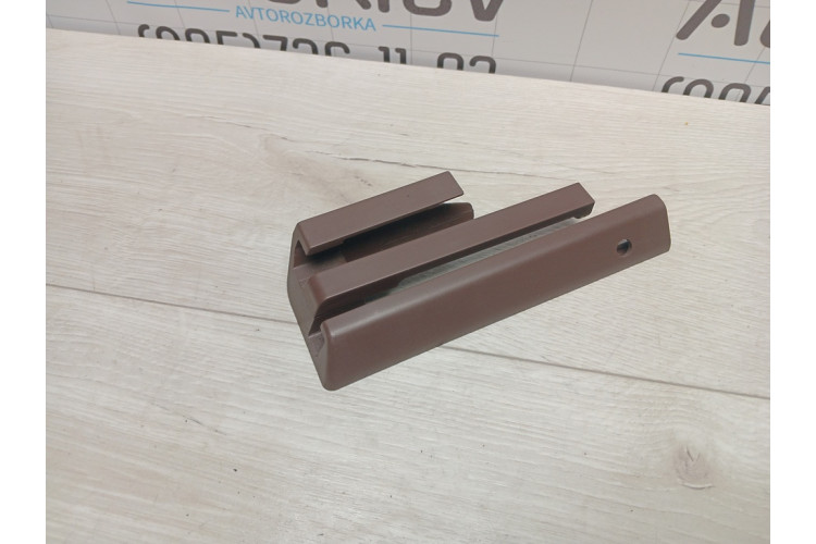 Накладка напрямної сидіння коричнева Audi A8 4H 2010-2017 4H0881349