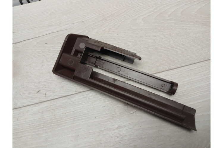 Накладка напрямної сидіння коричнева Audi A8 4H 2010-2017 4H0881350 Накладка напрямної сидіння коричнева Audi A8 4H 2010-2017 4H0881350