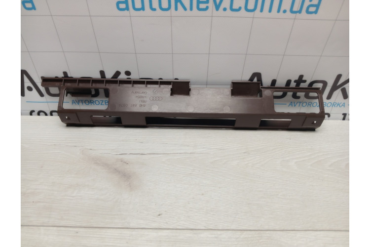 Накладка напрямної сидіння Audi A8 S8 D4 2010-2017 4H0881097A Накладка напрямної сидіння Audi A8 S8 D4 2010-2017 4H0881097A