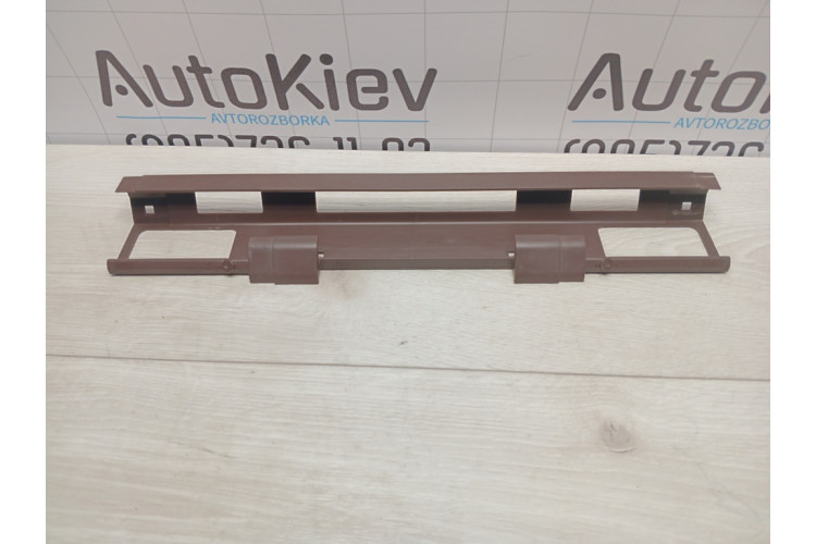 Накладка направляющей сиденья Audi A8 D4 2010-2017 4H0881097