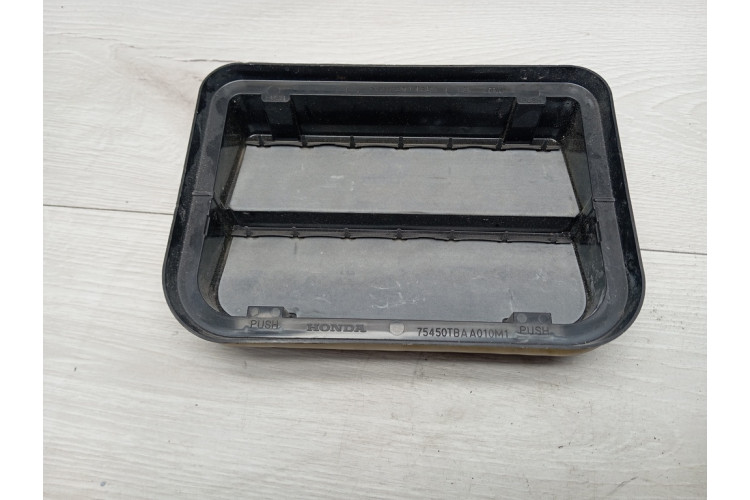 Решітка вентиляції Honda Civic X 2015-2021 75450TBAA010M1