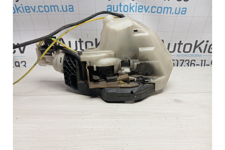 Замок двері задньої лівої Mercedes Benz W220 1998-2005 2207304535 Замок двері задньої лівої Mercedes Benz W220 1998-2005 2207304535
