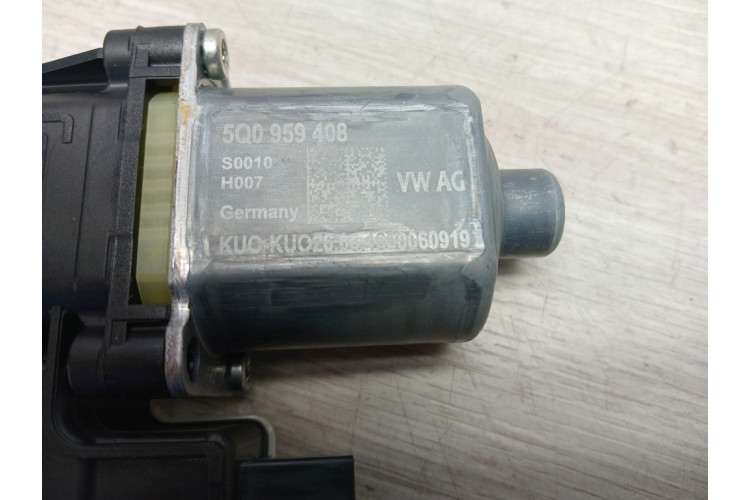 Мотор склопідйомника дверей задньої правої VW Golf VII 2012-2020 5Q0959408 Мотор склопідйомника дверей задньої правої VW Golf VII 2012-2020 5Q0959408