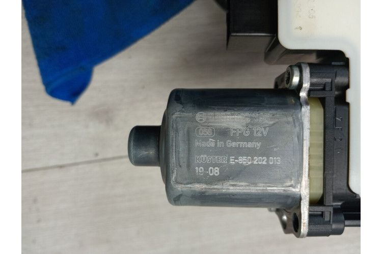 Мотор склопідйомника задніх лівих дверей VW Golf VII 2012-2020 5Q0959407 Мотор склопідйомника задніх лівих дверей VW Golf VII 2012-2020 5Q0959407