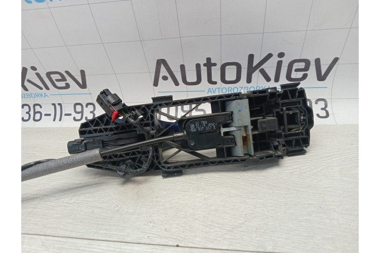 Ручка дверей передня права VW Golf VII 2012-2020 5G0837206Q