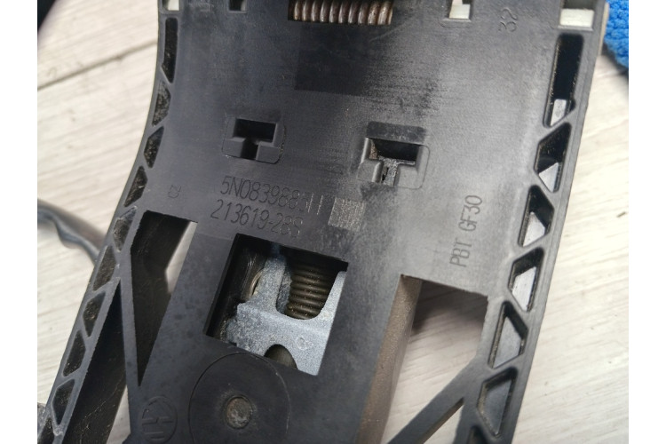 Ручка дверей передня/задня права VW Golf 2012-2020 5G0837206N