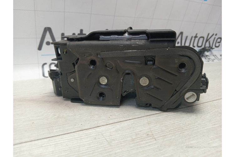 Замок двері задньої лівої Skoda Rapid 2013-2020 5TA839015L