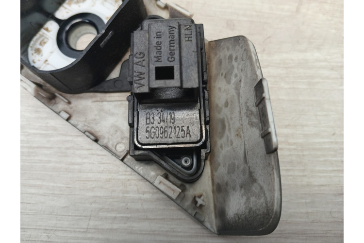 Кнопка блокування дверей VW Golf VII 2012-2020 5G0962125A