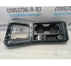 Консоль центральна куліси VW Golf VII 2012-2020