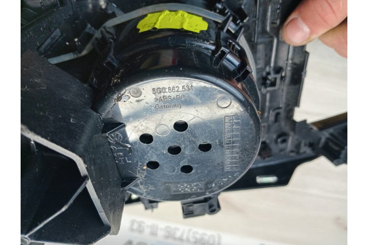 Консоль центральная кулисы VW Golf VII 2012-2020 5G1863245F