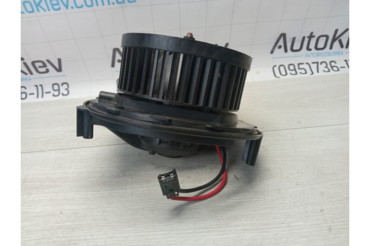 Моторчик пічки VW Golf VII 2012-2020 5Q1819021E