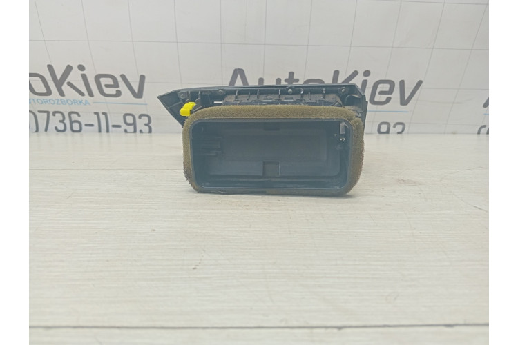 Дефлектор воздуха левый Toyota Camry V55 2011-2018 5565006170