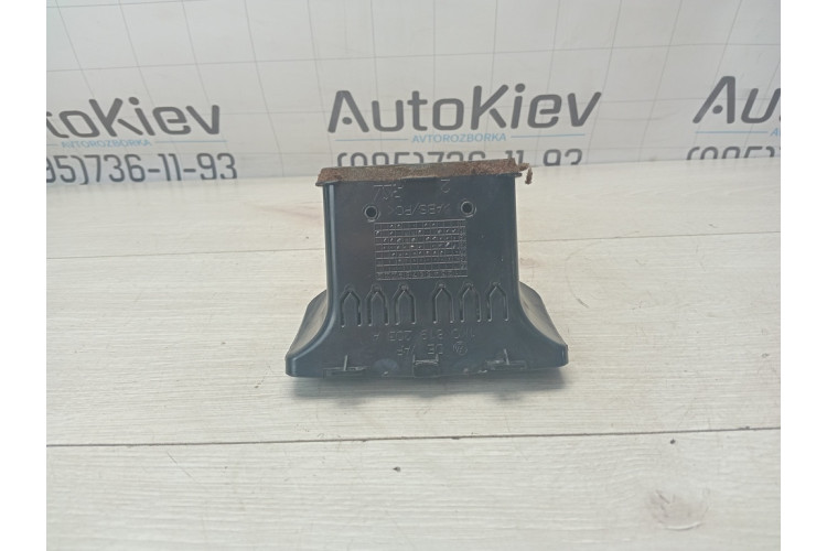 Дефлектор повітря задній центральний VW Golf VI 2009-2013 1K0819203A