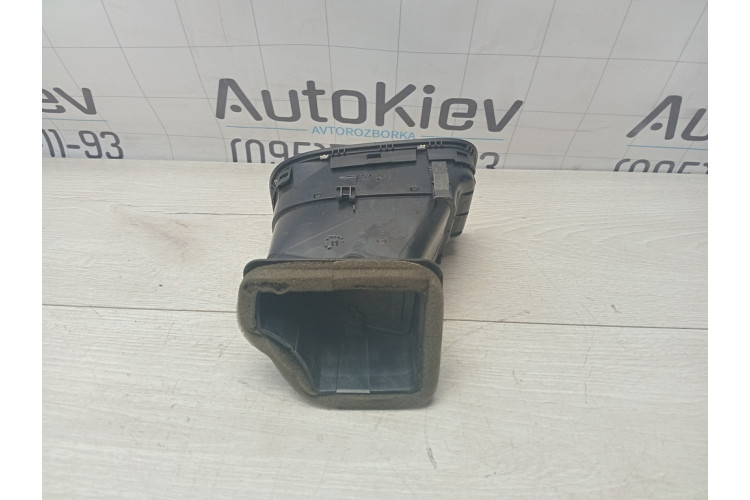 Дефлектор торпеды правый VW Golf VI 2009-2013 5K0819710D