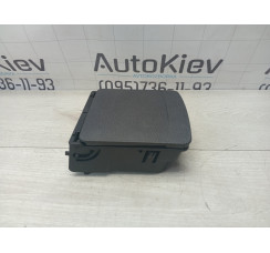 Підсклянник підлокітника задній VW Golf VI 2009-2013