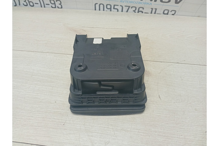 Подстаканник подлокотника задний VW Golf VI 2009-2013 1K0862532G