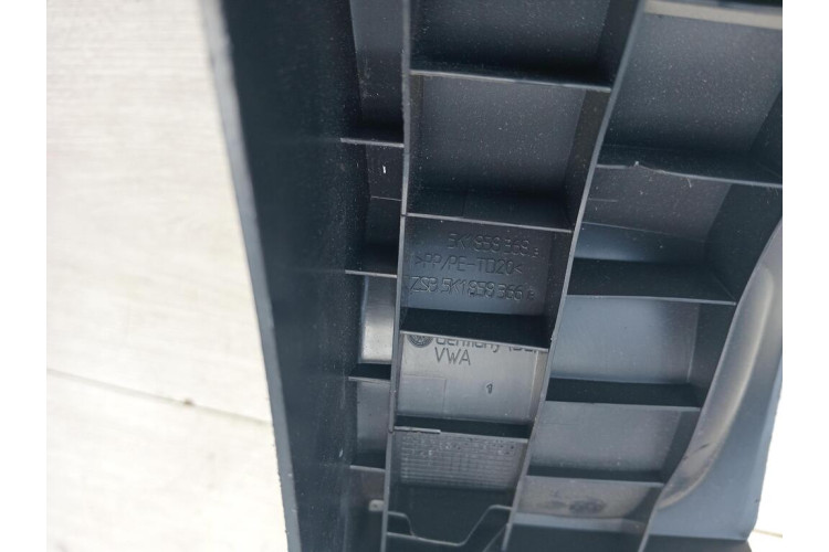 Накладка торпедо кермової колонки VW Golf 2009-2013 5K1858368B