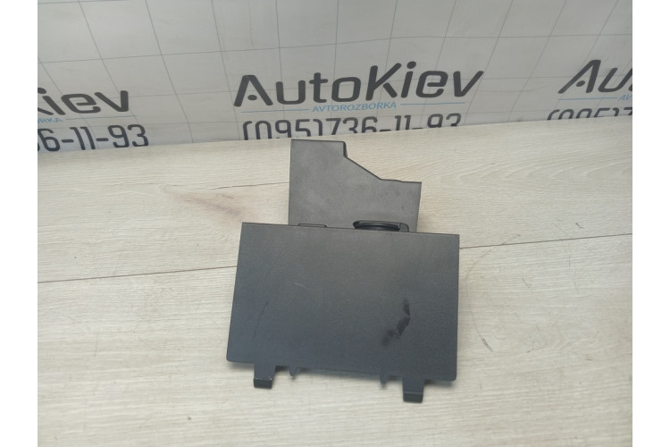 Розетка USB роз'єм VW Passat B7 USA 2011-2015 561864531D Розетка USB роз'єм VW Passat B7 USA 2011-2015 561864531D