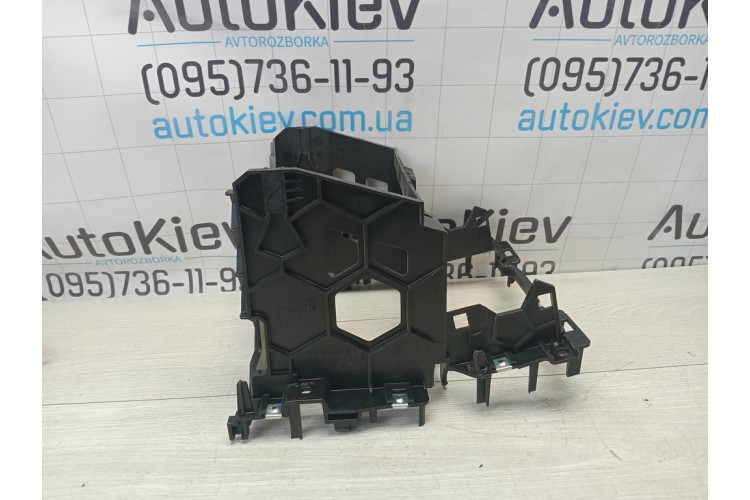 Рамка магнитолы VW Golf VI 2009-2013 5K0858089E