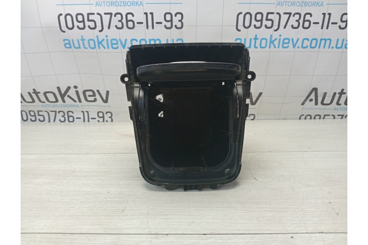 Центральная консоль подлокотник Mercedes Benz W117 CLA 2013-2019 A1768100014
