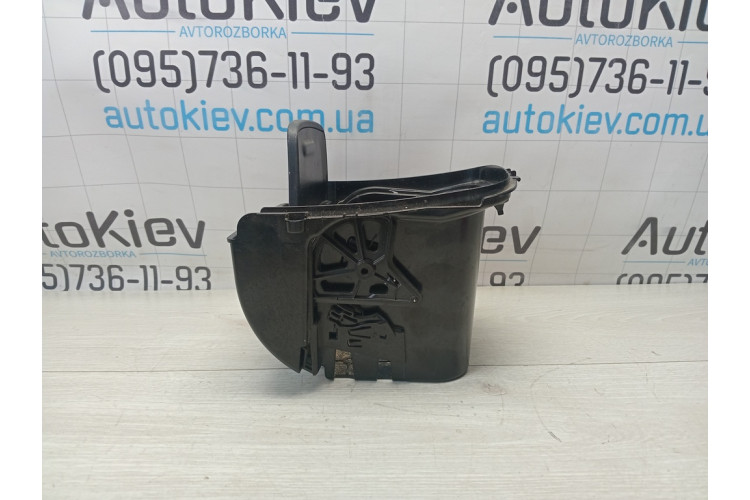 Центральная консоль подлокотник Mercedes Benz W117 CLA 2013-2019 A1768100014