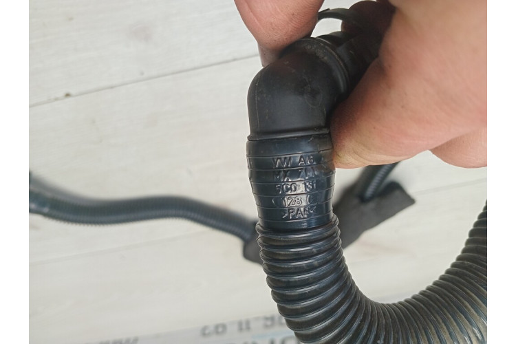 Патрубок повітряного фільтра VW Passat B8 2015 5C0133181 Патрубок повітряного фільтра VW Passat B8 2015 5C0133181