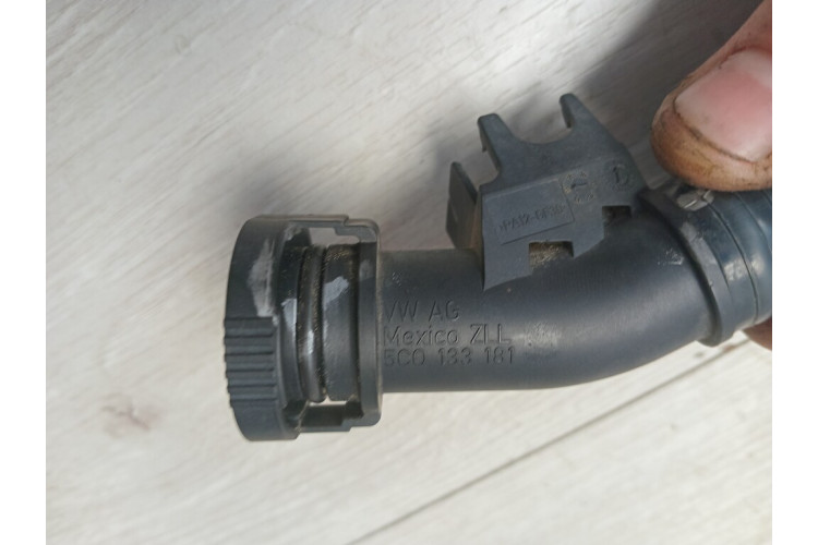 Патрубок повітряного фільтра VW Passat B8 2015 5C0133181 Патрубок повітряного фільтра VW Passat B8 2015 5C0133181