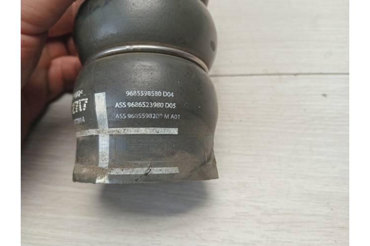 Патрубок інтеркулера Citroen C-Elysee 1.6 hdi 2016-2024 9685598580 Патрубок інтеркулера Citroen C-Elysee 1.6 hdi 2016-2024 9685598580