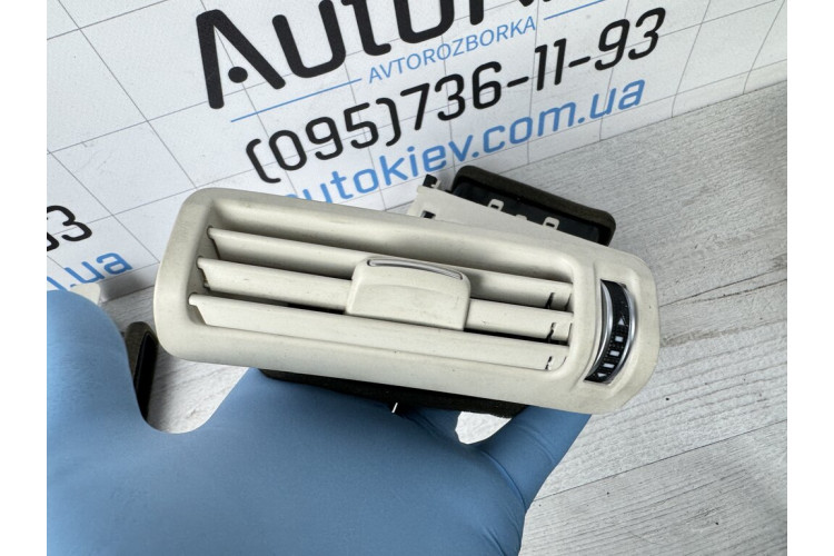 Решітка повітропровід Audi A8 D4 2010-2017 4g0819210g