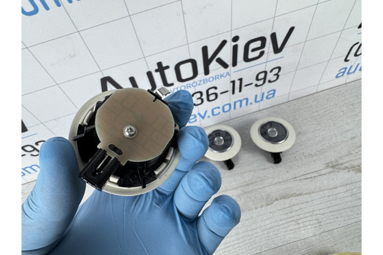 Плафон освещения задних мест Audi A8 D4 2010-2017 4H4947303 Плафон освещения задних мест Audi A8 D4 2010-2017 4H4947303