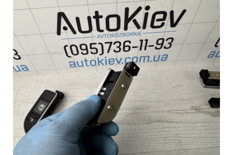 Плафон для читання салонний Audi A8 [4H] 2010-2017 4H0947353