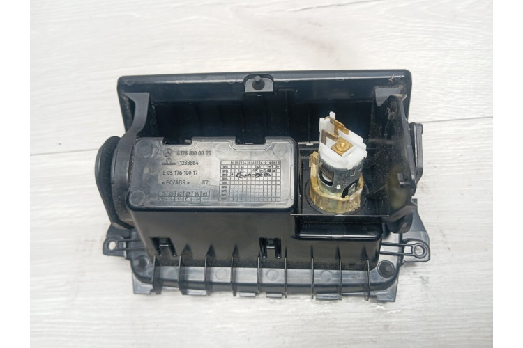 Попільничка бардачок Mercedes A-Class W176 2012-2018 A1768100079 Попільничка бардачок Mercedes A-Class W176 2012-2018 A1768100079