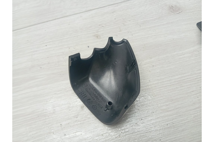 Накладка (кришка кронштейна дзеркала салону) VW Golf V 2003-2009 1K0858548 Накладка (кришка кронштейна дзеркала салону) VW Golf V 2003-2009 1K0858548