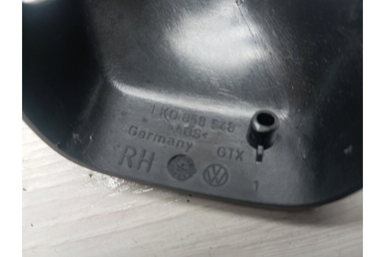 Накладка (кришка кронштейна дзеркала салону) VW Golf V 2003-2009 1K0858548 Накладка (кришка кронштейна дзеркала салону) VW Golf V 2003-2009 1K0858548