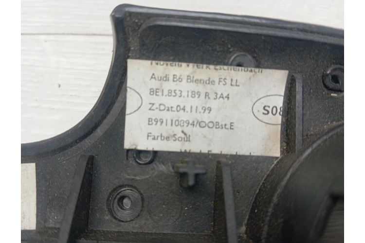 Накладка на торпедо Audi A4 B6 2002-2004 8E1853189R Накладка на торпедо Audi A4 B6 2002-2004 8E1853189R