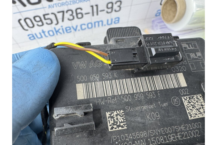 Блок управления водительской двери Volkswagen Golf 7.5 5Q0959593K