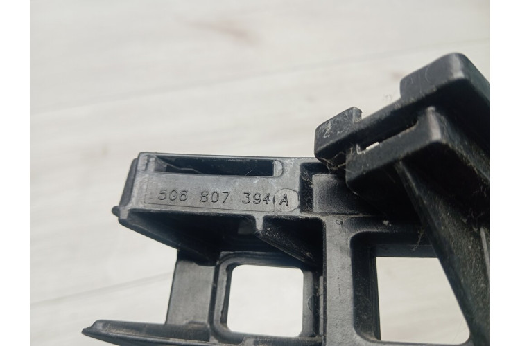 Кронштейн крепления заднего фонаря правый VW Golf VII 2012-2020 5G6807394A Кронштейн крепления заднего фонаря правый VW Golf VII 2012-2020 5G6807394A