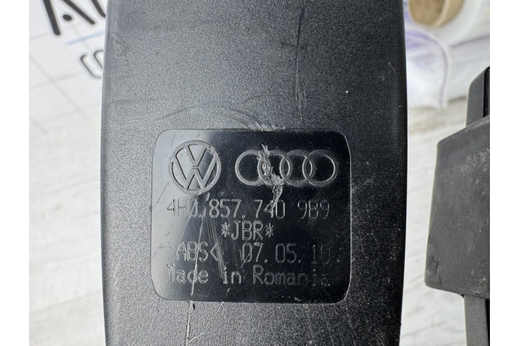 Засувка ременів зад Audi A8 D4 4h0857740
