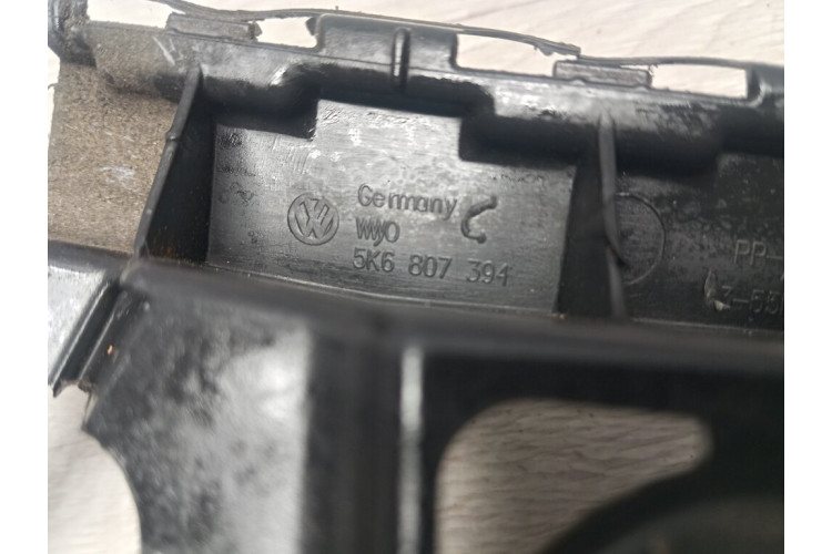 Кронштейн крепление бампера правый задний VW Golf VI 2009-2013 5K6807394