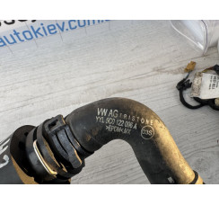 Патрубок системы охлаждения VW Passat B7