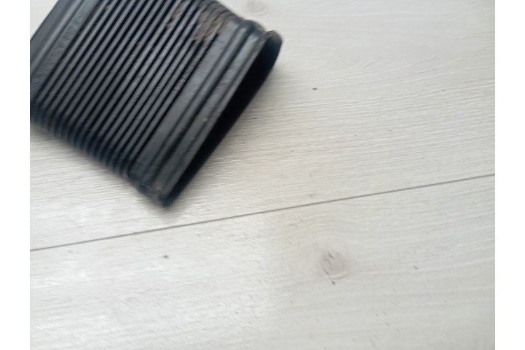 Повітропровід VW Passat [B5] 2000-2005 3B0129617F