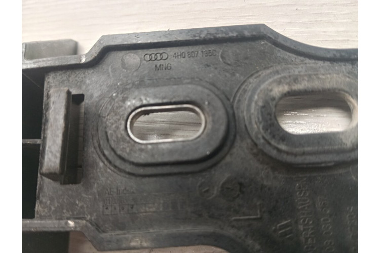Кронштейн переднього бампера для Audi A8 (D4) 2009-2017 4H0807135C