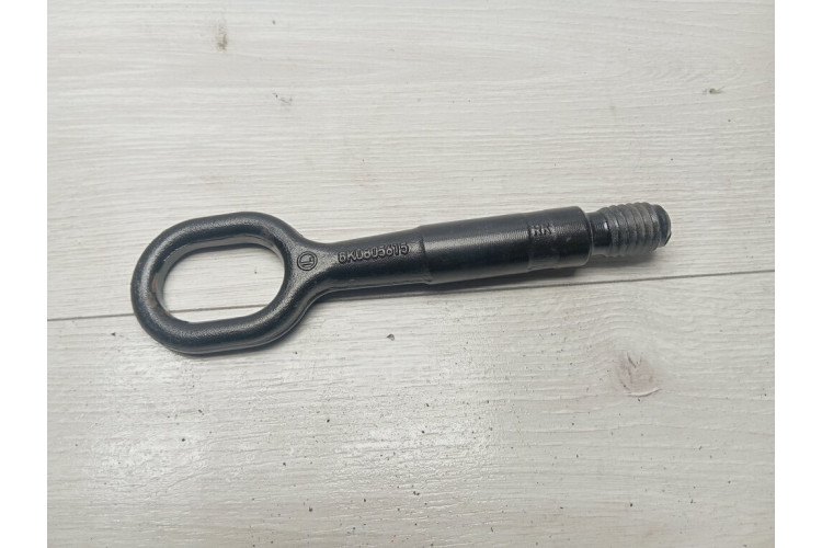 Крюк буксировочный Volkswagen Golf VII 2012-2020 8K0805615
