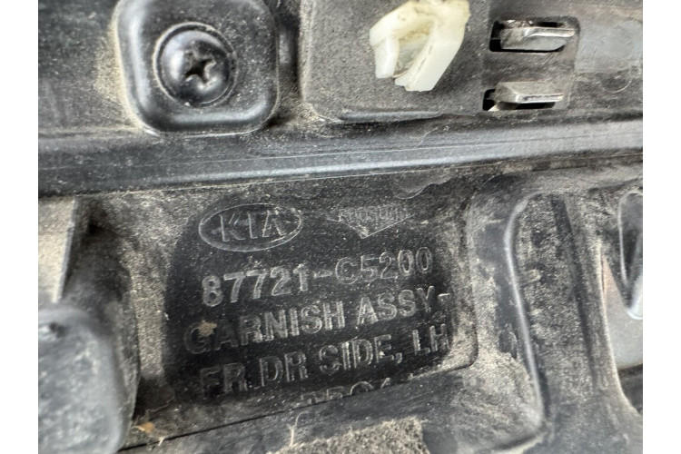 Накладка дверей перед ліва Kia Sorento 15 87721c5200