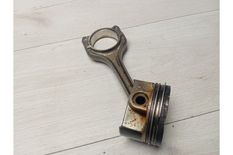 Поршень (+шатун) Volkswagen Golf 1.4 TSI 2012-2020 04EBD