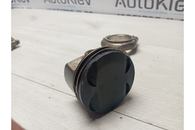 Поршень (+шатун) Volkswagen Golf 1.4 TSI 2012-2020 04EBD