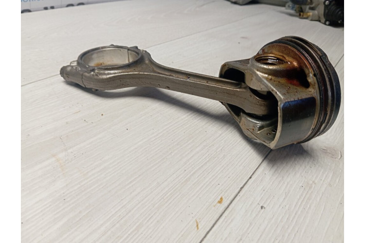 Поршень (+шатун) Volkswagen Golf 1.4 TSI 2012-2020 04EBD