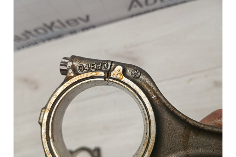 Поршень (+шатун) Volkswagen Golf 1.4 TSI 2012-2020 04EBD